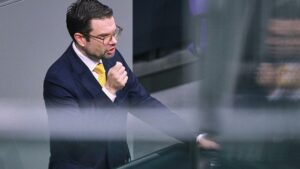 Buschmann erwartet weitere Aktivitäten ausländischer Agenten