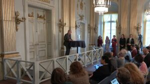 Südkoreanische Schriftstellerin Han Kang erhält Literaturnobelpreis