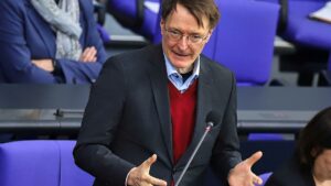 Lauterbach will steigende Pflegekosten stoppen