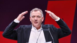 Van Aken kritisiert Scholz und Baerbock für Umgang mit Iran