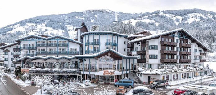 Ski- und Relax-Winter im Zillertaler Wohlfühlhotel Schiestl Verschneite Hotelansicht Quelle: (Wohlfühlhotel Schiestl)