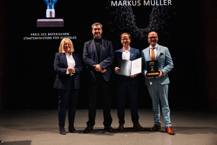 nui Bild von links nach rechts: Dr. Irmgard Stippler, Vorstandsvorsitzende der AOK Bayern - Die Gesundheitskasse, Ministerpräsident Dr. Markus Söder, Markus C. Müller, Nui Care und Staatsminister für Digitales Dr. Fabian Mehring. © StMD und Lichtwerk Fotografie