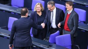 Spahn bietet Koalition Abstimmung über Lieferkettengesetz an