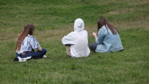 Studie: Junge Frauen haben weniger Geld als gleichaltrige Männer