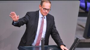 Michael Müller kritisiert SPD-intern eine "Aufgabe der Mitte"