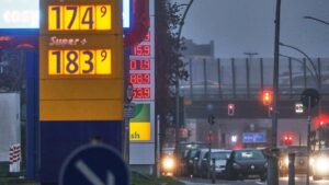 Spritpreise Mitte Januar leicht gestiegen