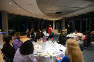 Frauen UND Männer fördern Frauen! Wie Initiative Women into Leadership (IWiL) echte Veränderung in der Karriereförderung bewirkt