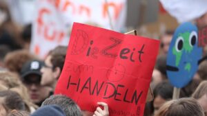 Tausende protestieren auf Klimademos für "Recht auf Zukunft"