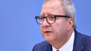 Voßkuhle drängt auf "Richtungswechsel" beim Datenschutz