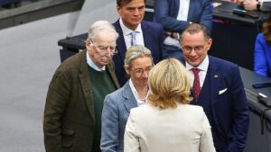 Klöckner will im Streit um Umgang mit AfD vermitteln