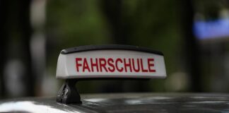 Schnieder dämpft Hoffnungen auf bald sinkende Führerscheinkosten