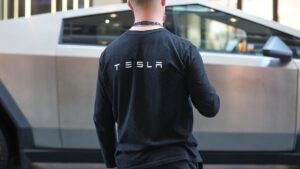 Tesla meldet kräftigen Gewinneinbruch