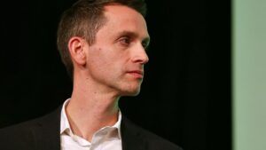 Audretsch weist Klöckners Kirchenkritik zurück