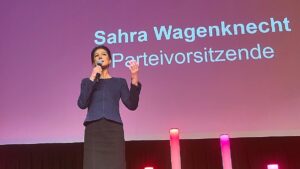 Wagenknecht will vorerst weiter Parteivorsitzende bleiben