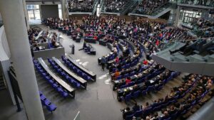 Merz will politische Sommerpause verkürzen