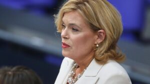 Bischof widerspricht Klöckners Kirchenkritik