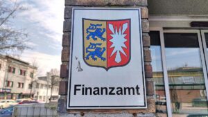 Steuereinnahmen legen auch im März kräftig zu