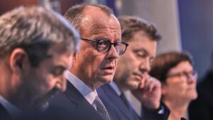 Banaszak will gegen Merz-Regierung demonstrieren