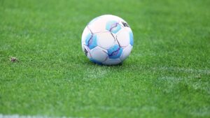 2. Bundesliga: Spätes Remis in Paderborn – Jahn vertagt Abstieg