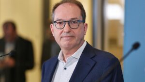 Dobrindt: Schärfere Grenzkontrollen und Abschiebungen ab Mittwoch