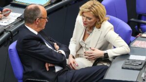 Klöckner und Merz nehmen an Amtseinführung von Papst Leo XIV. teil