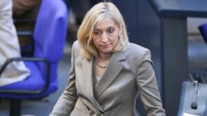 Bund hilft GKV mit 800 Millionen Euro Zuschuss – Warken alarmiert