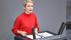 Linken-Chefin nennt AfD "Faschisten" – und bekommt Rüffel