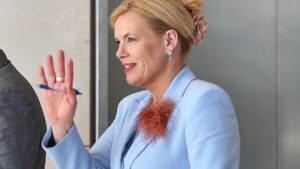 Bundestagspräsidentin reist zu Antrittsbesuch nach Paris