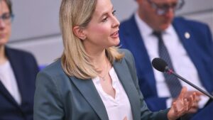 Neue Bauministerin Hubertz outet sich als Airbnb-Fan