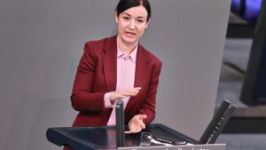 Grüne sehen "Gefahr im Verzug" bei Spahns Masken-Affäre