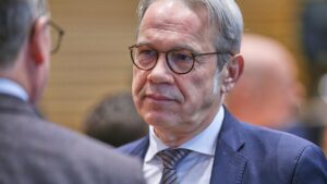 Brandanschlag auf Bundeswehr-Fahrzeuge: Maier will besseren Schutz