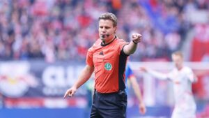 Ex-Schiedsrichter Brych erwartet mehr KI-Einsatz bei Fußballspielen