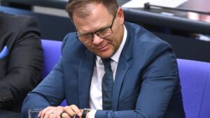 Schneider will Regelungsbedarf für Hitzeschutz prüfen lassen