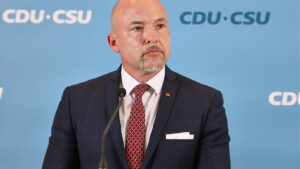 CSU-Landesgruppenchef verschärft Vorwürfe gegen Pro Asyl