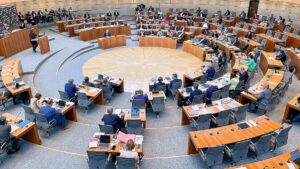 SPD wirft Wüst Missachtung des NRW-Landtags vor