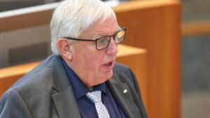 Lauman will Aufgaben zwischen Apotheken und Ärzten neu aufteilen
