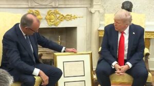 Merz und Trump tauschen im Oval Office Höflichkeiten aus