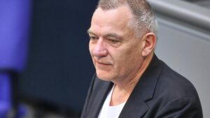 Linke kritisiert Nato-Aufrüstung als "dreiste Lüge"