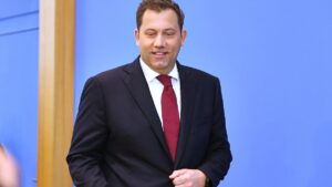 Klingbeil verteidigt Rekord-Neuverschuldung