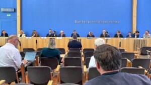 Bundesregierung strebt keine Atomwaffen an