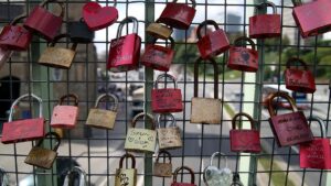 Studie: Beziehungszufriedenheit schwankt im Tagesverlauf