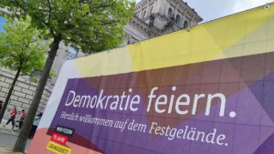 Umfrage: Vertrauen in Demokratie bröckelt