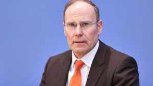 IW-Experte: Geplantes Bundestariftreuegesetz bringt mehr Bürokratie