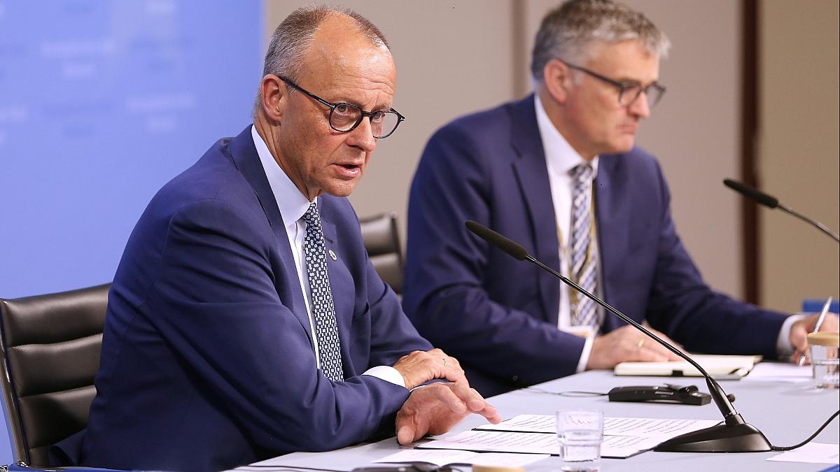 Friedrich Merz und Stefan Kornelius (Archiv), via dts Nachrichtenagentur