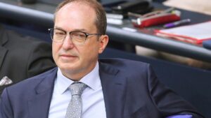 Verhandlungen mit Taliban: SPD warnt Dobrindt vor Normalisierung