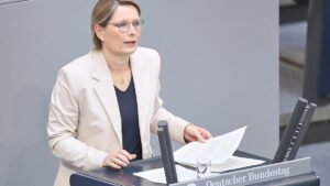 Hubig sieht "sehr viele Verlierer" durch verschobene Richterwahl