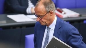 Grüne werfen Merz "Wortbruch" und "fossile Nostalgie" vor
