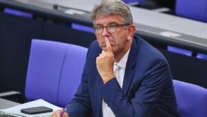 Kritik an "Kulturkampf-Minister" Weimer wegen Genderverbots