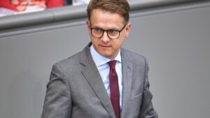 Linnemanns Vorstoß für weniger Staatsdiener stößt auf Kritik