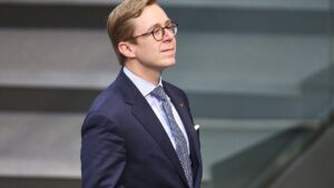 Amthor will Bürokratiekosten um 16 Milliarden Euro pro Jahr senken